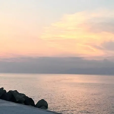 Vakantiehuis Bright And Airy 50 Meters From The