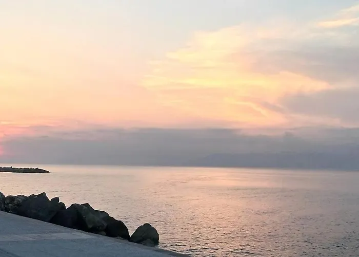 Vakantiehuis Bright And Airy 50 Meters From The